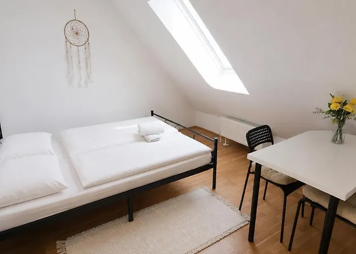 Accommodatie bij particulieren Cozy Furnished With Terrace Floor In
